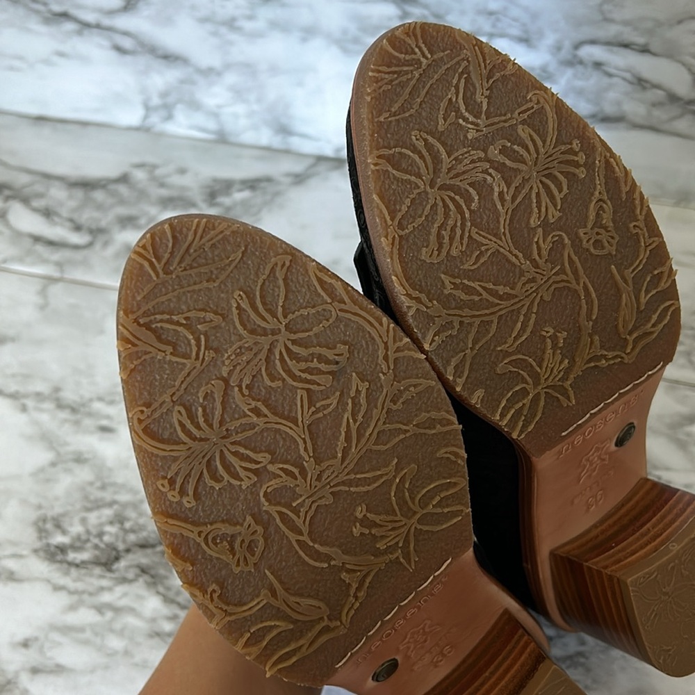 Neosens size EU 36 size 6 Lace patterned stamped tooled leather heeled loafers - Picture 13 of 15